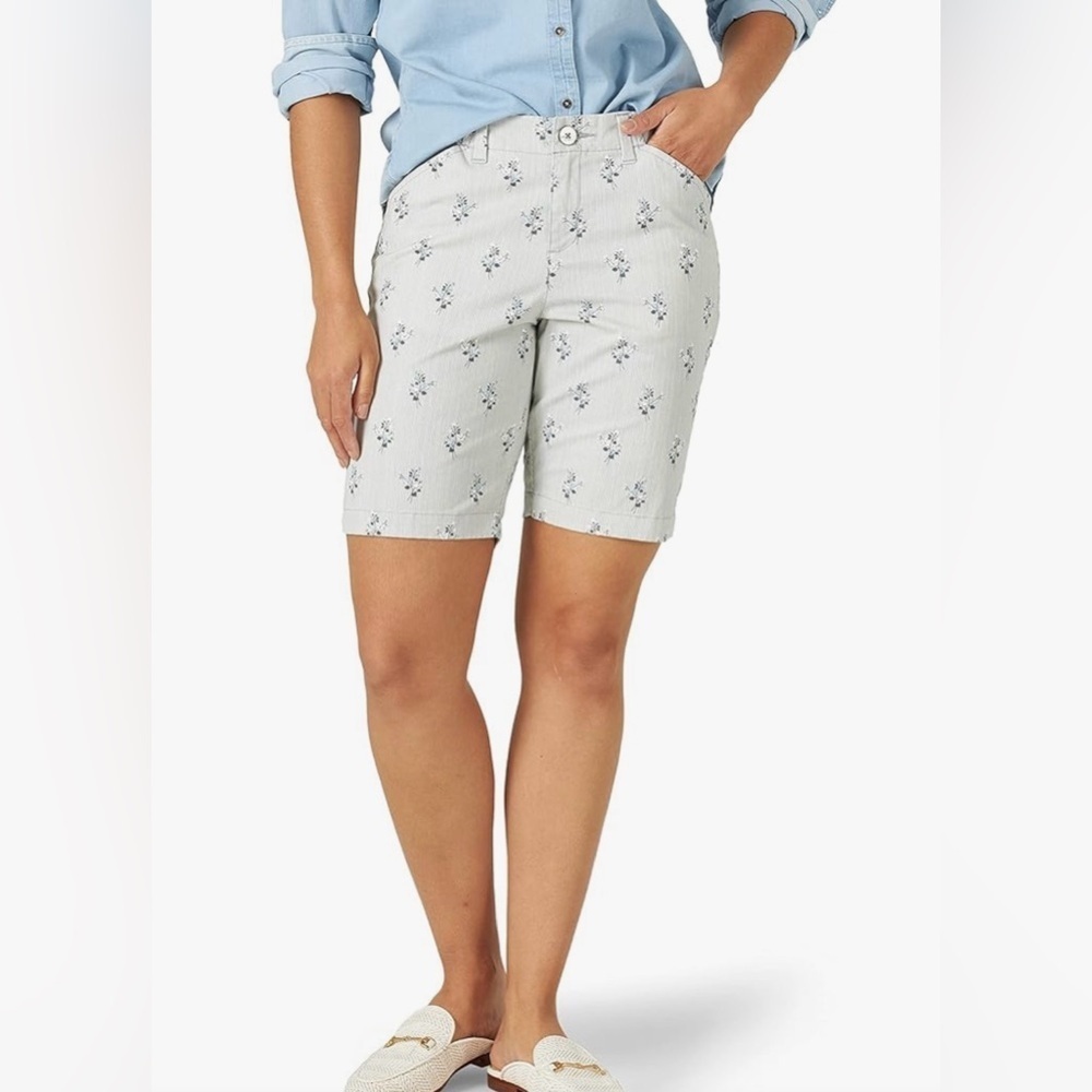 Lee Women's Petite Regular Fit Chino Bermuda Short, floral